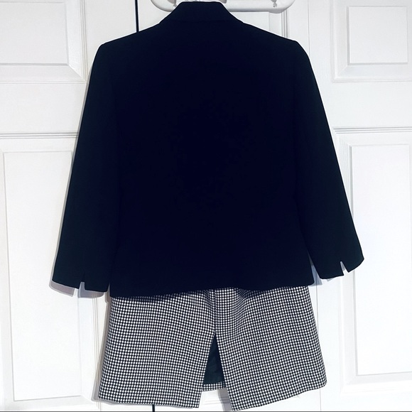 Tahari 2-pc suit, black dress jacket, and skirt, knee length, classy, size 4 - Picture 2 of 4